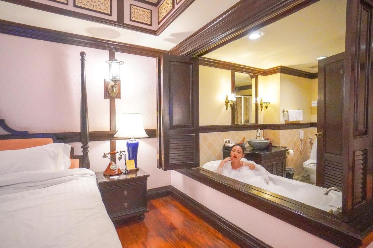 Wora Bura Hua Hin Resort&Spa - SHA Extra Plus Exterior foto A guest in a hotel room