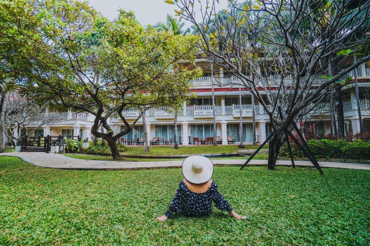 Wora Bura Hua Hin Resort&Spa - SHA Extra Plus Exterior foto The hotel's garden