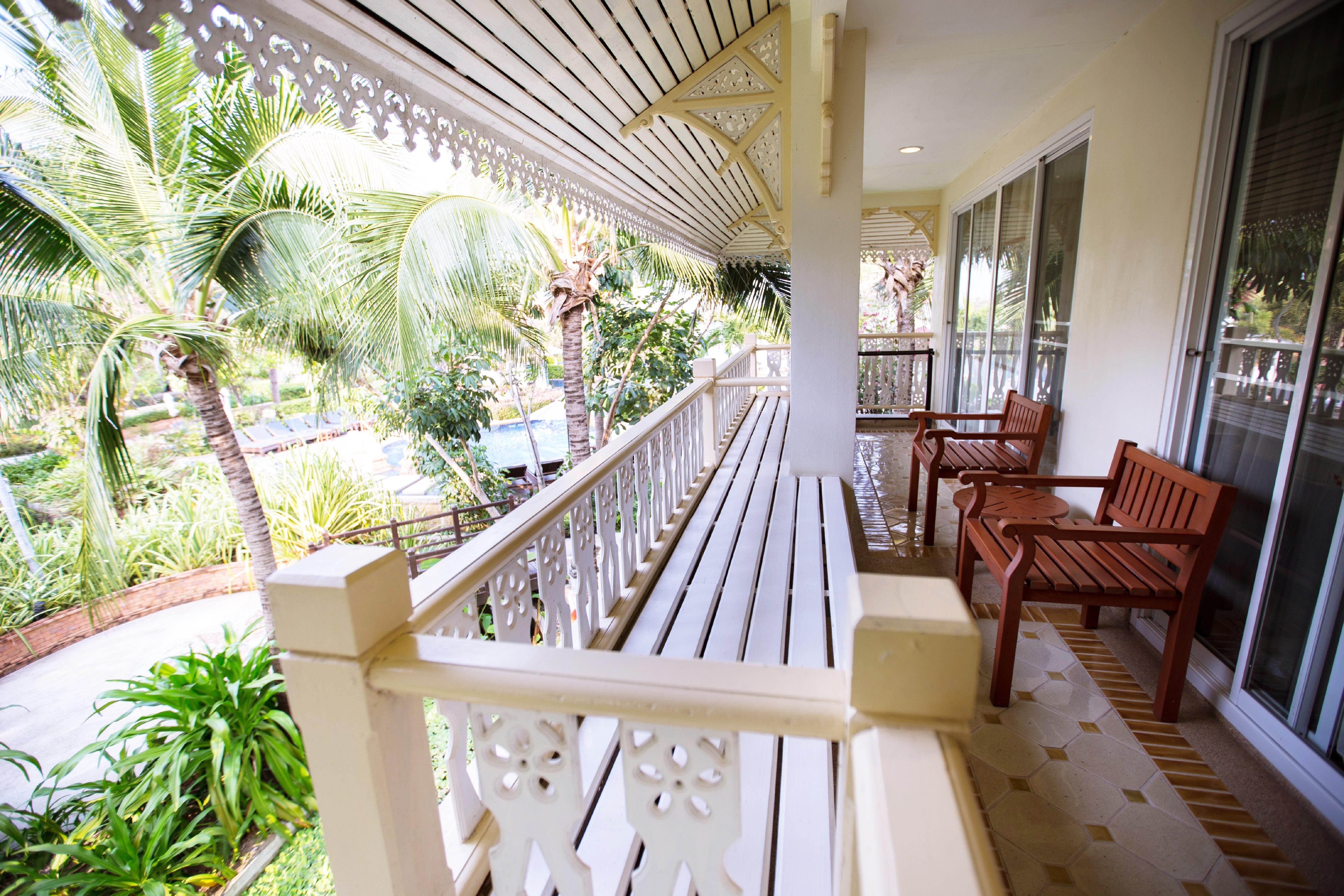 Wora Bura Hua Hin Resort&Spa - SHA Extra Plus Exterior foto A balcony