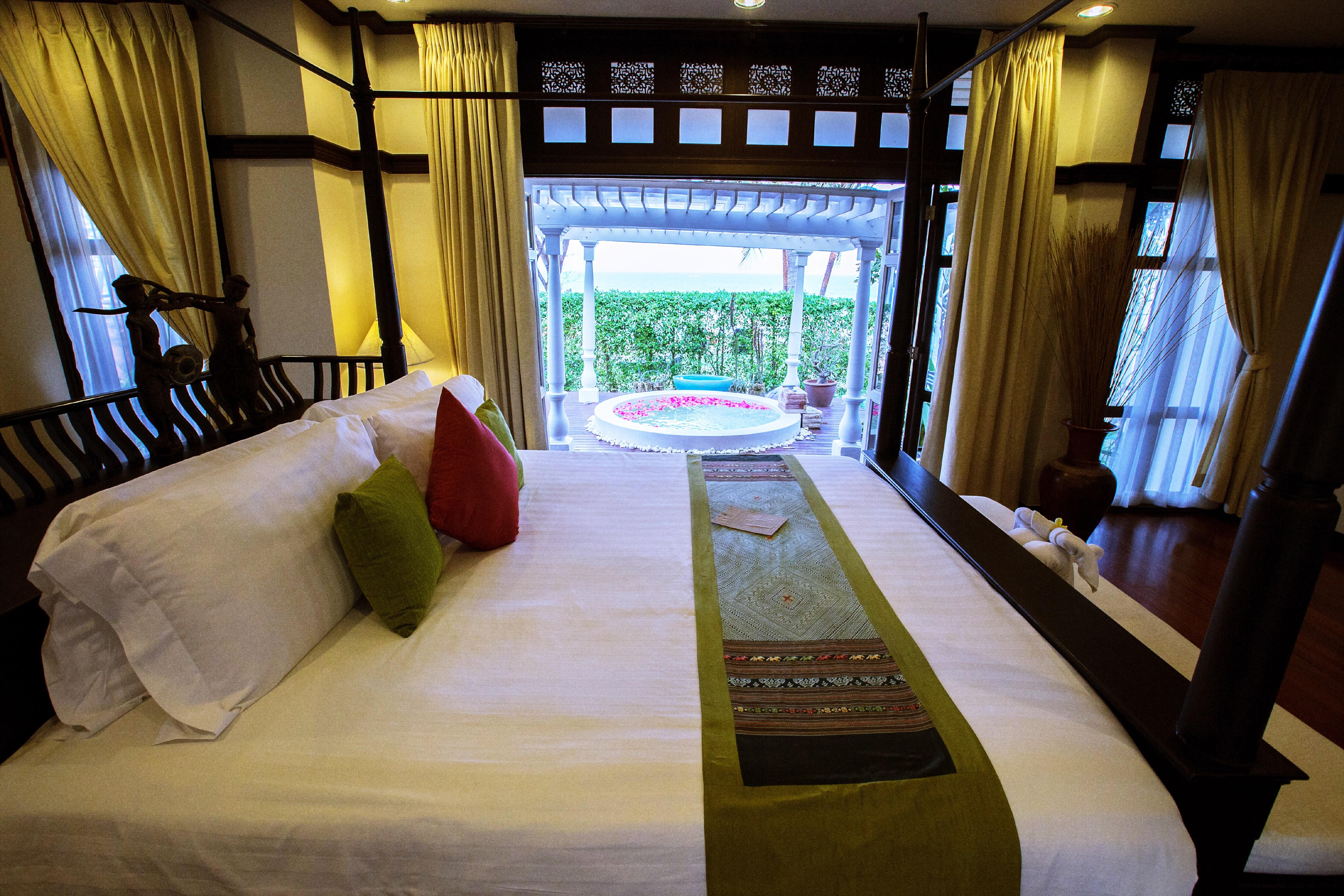 Wora Bura Hua Hin Resort&Spa - SHA Extra Plus Exterior foto A bedroom at the resort