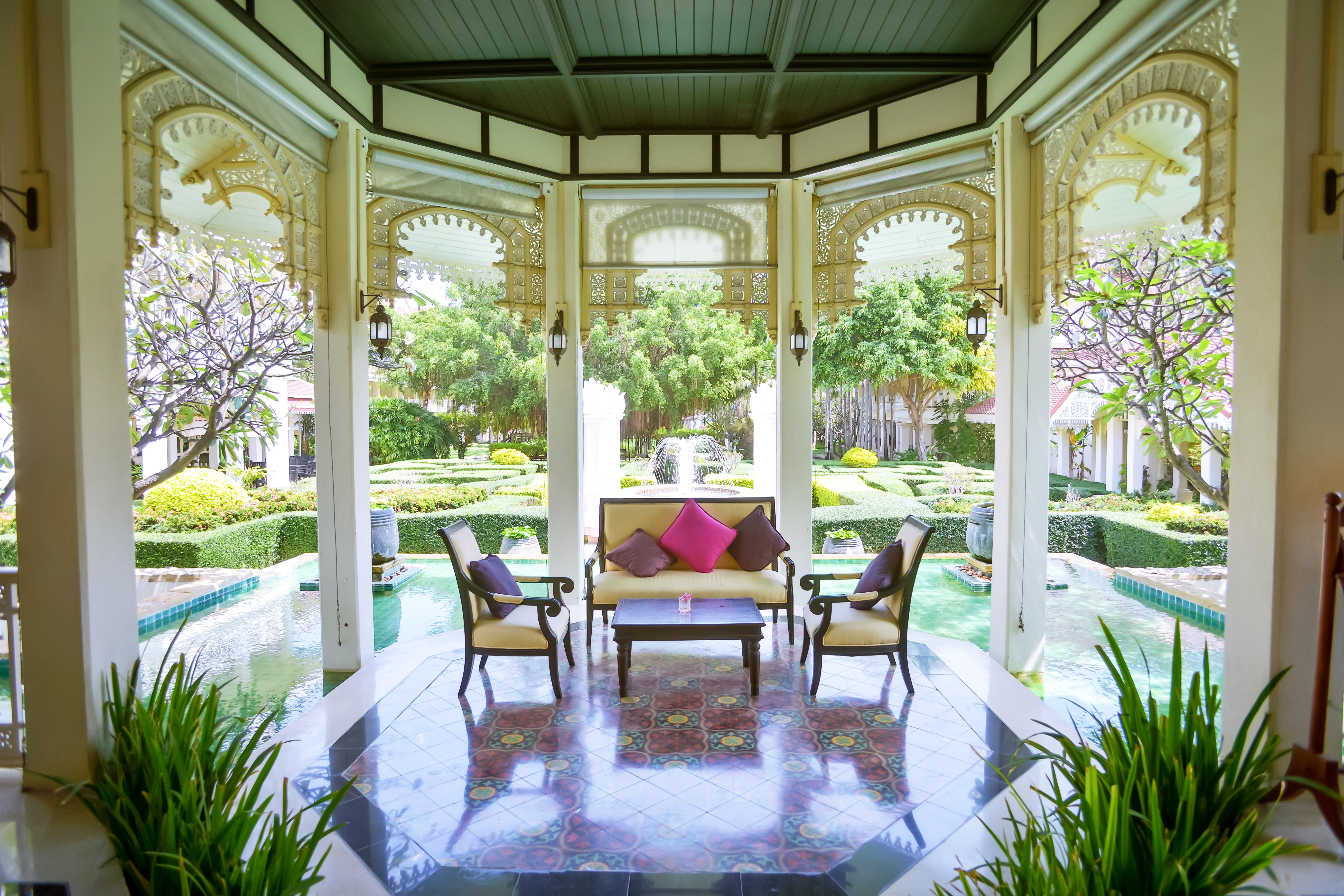 Wora Bura Hua Hin Resort&Spa - SHA Extra Plus Exterior foto The interior of the hotel