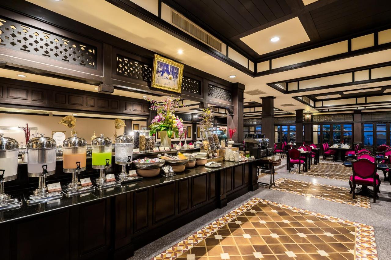 Wora Bura Hua Hin Resort&Spa - SHA Extra Plus Exterior foto The restaurant at the hotel